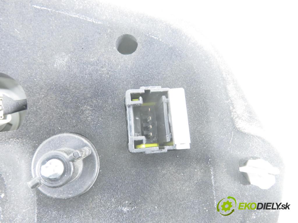 PEUGEOT 508 SW I (8E_) KOMBI 2011 115,00 1.6 THP - 5FV (EP6CDT) 1598,00 světlo pravé zadní kufr