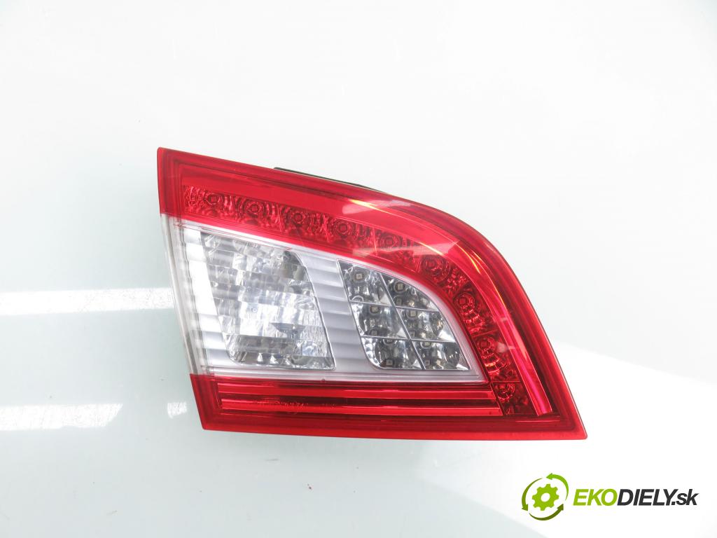 PEUGEOT 508 SW I (8E_) KOMBI 2011 115,00 1.6 THP - 5FV (EP6CDT) 1598,00 světlo levé zadní kufr