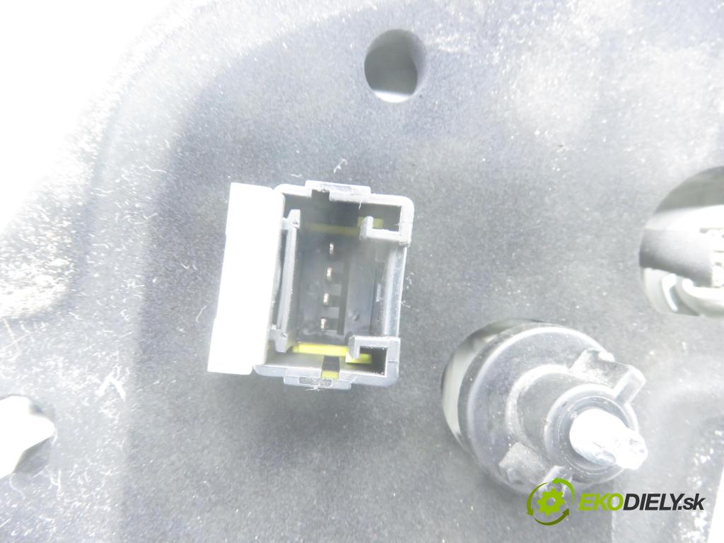 PEUGEOT 508 SW I (8E_) KOMBI 2011 115,00 1.6 THP - 5FV (EP6CDT) 1598,00 světlo levé zadní kufr