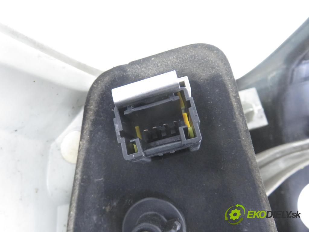 PEUGEOT 508 SW I (8E_) KOMBI 2011 115,00 1.6 THP - 5FV (EP6CDT) 1598,00 Svetlo pravé zadné