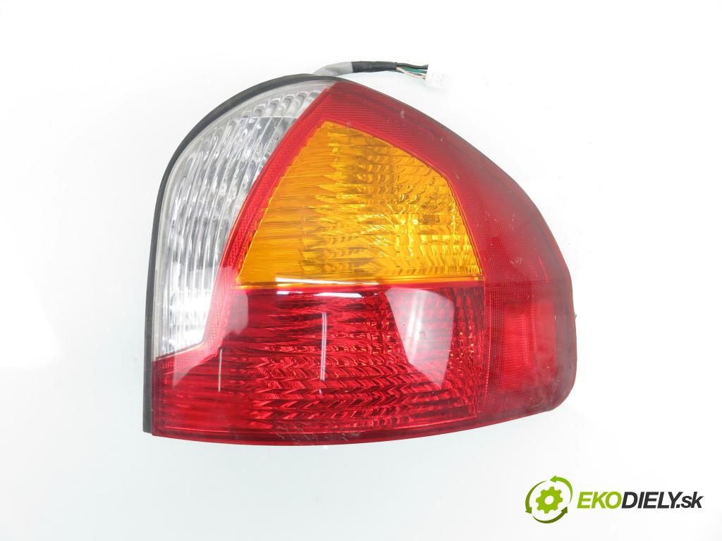 HYUNDAI SANTA FÉ I (SM) SUV 2004 127,00 2.7 V6 4x4 - G6BA 2656,00 Svetlo pravé zadné 