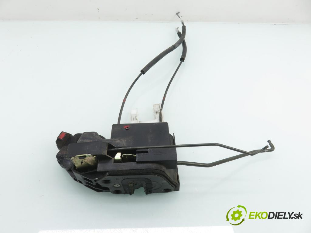 HYUNDAI SANTA FÉ I (SM) SUV 2004 127,00 2.7 V6 4x4 - G6BA 2656,00 zámok 