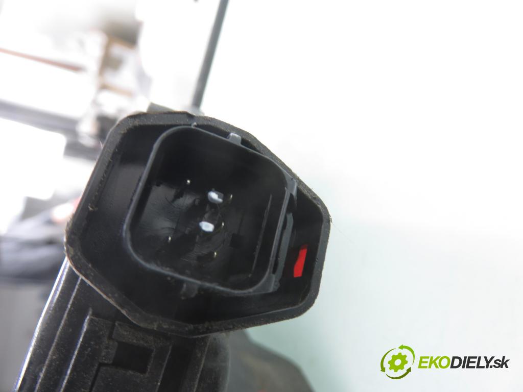 HYUNDAI SANTA FÉ I (SM) SUV 2004 127,00 2.7 V6 4x4 - G6BA 2656,00 zámok