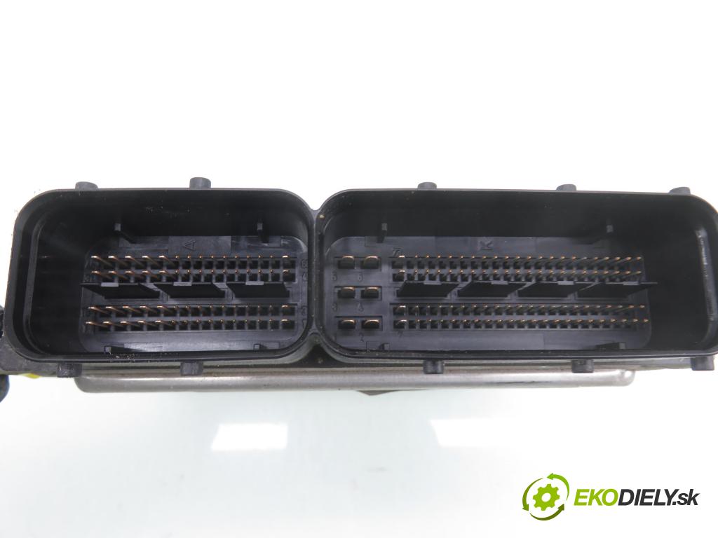 VW PASSAT B6 (3C2) SEDAN 2005 110,00 2.0 FSI - BLR 1984,00 Riadiaca jednotka Motor 0261S02132 ; 06F906056AM