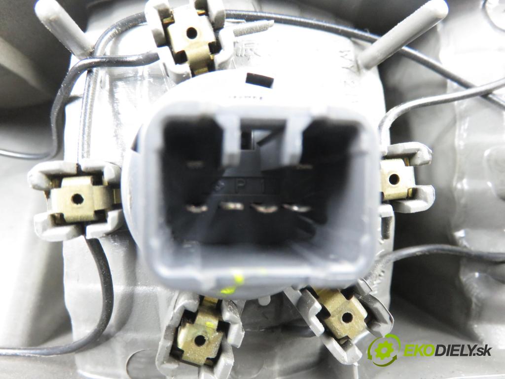 TOYOTA COROLLA kombi (_E12_) KOMBI 2004 66,00 2.0 D-4D (CDE120_) - 1CD-FTV 1995,00 Svetlo ľavé zadné