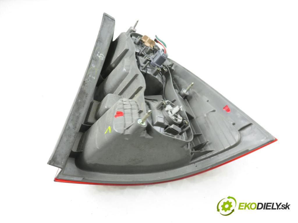 TOYOTA COROLLA kombi (_E12_) KOMBI 2004 66,00 2.0 D-4D (CDE120_) - 1CD-FTV 1995,00 Svetlo ľavé zadné