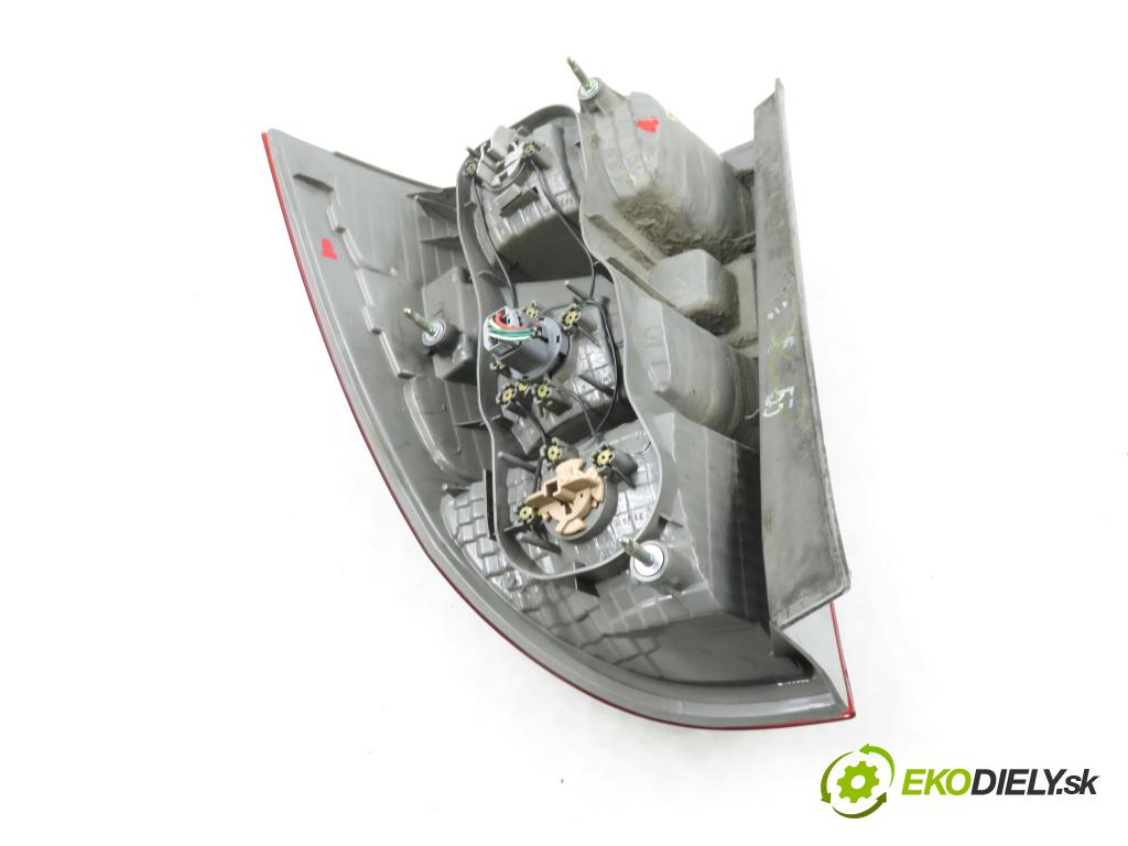 TOYOTA COROLLA kombi (_E12_) KOMBI 2004 66,00 2.0 D-4D (CDE120_) - 1CD-FTV 1995,00 Svetlo ľavé zadné