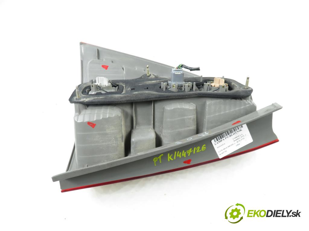 TOYOTA COROLLA kombi (_E12_) KOMBI 2004 66,00 2.0 D-4D (CDE120_) - 1CD-FTV 1995,00 Svetlo pravé zadné