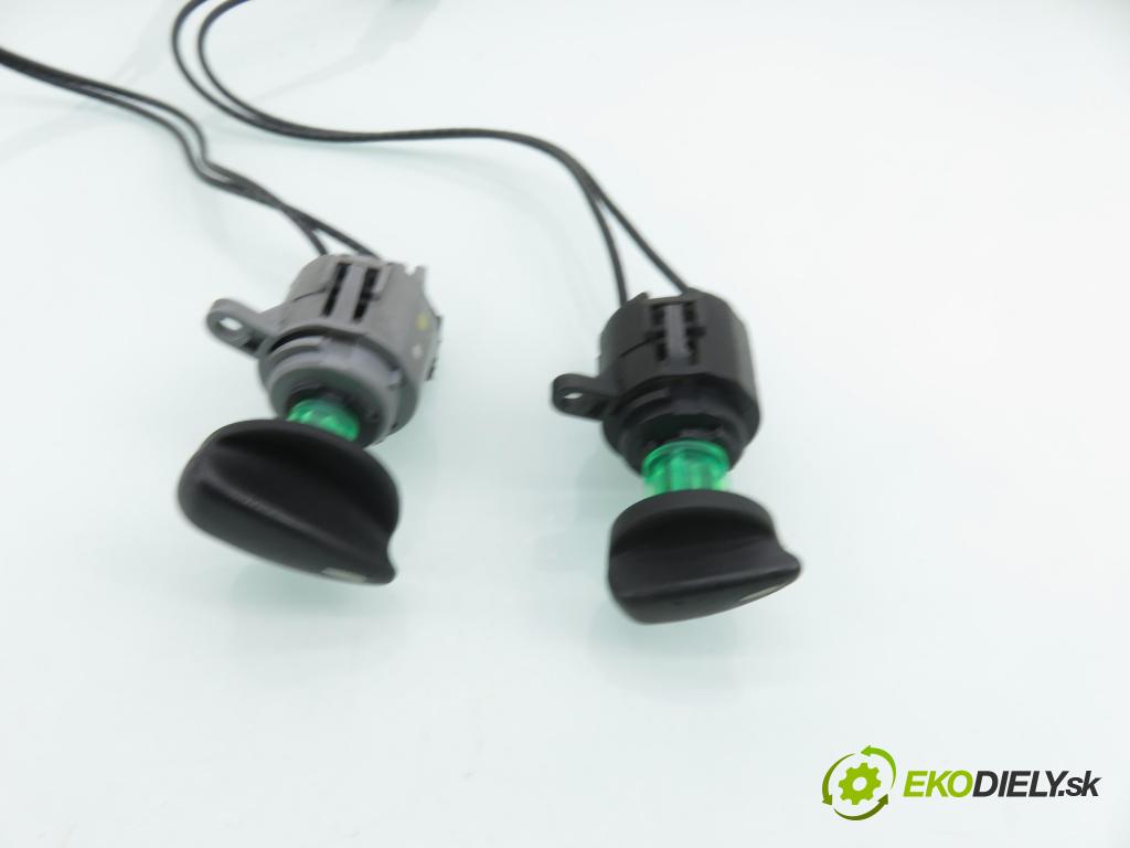 FORD FOCUS Turnier (DNW) KOMBI 2003 85,00 1.8 TDCi - F9DB 1753,00 lanko panel topení 2M5111503AA ; 2M5111504AA