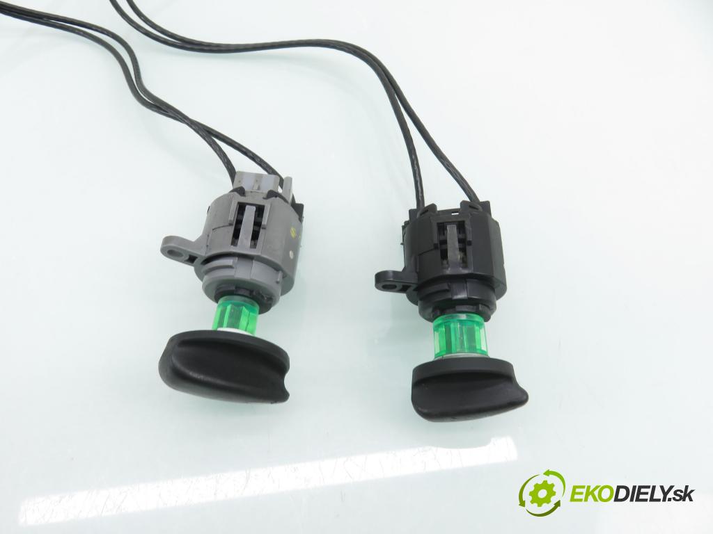 FORD FOCUS Turnier (DNW) KOMBI 2003 85,00 1.8 TDCi - F9DB 1753,00 lanko panel topení 2M5111503AA ; 2M5111504AA