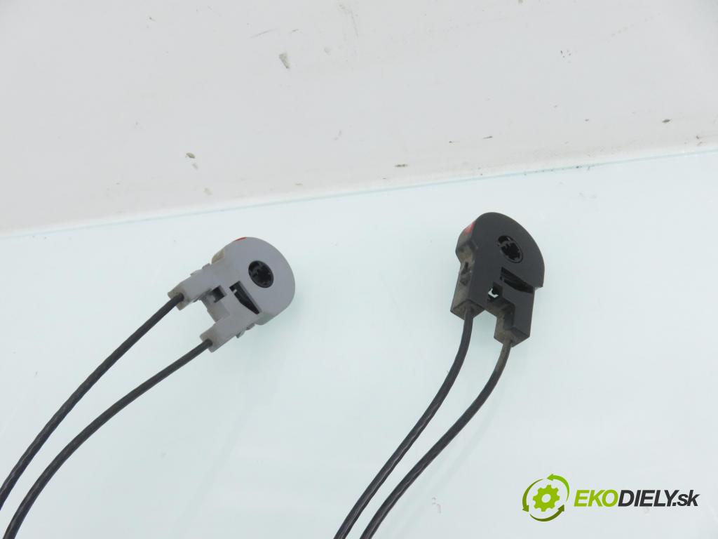 FORD FOCUS Turnier (DNW) KOMBI 2003 85,00 1.8 TDCi - F9DB 1753,00 lanko panel topení 2M5111503AA ; 2M5111504AA