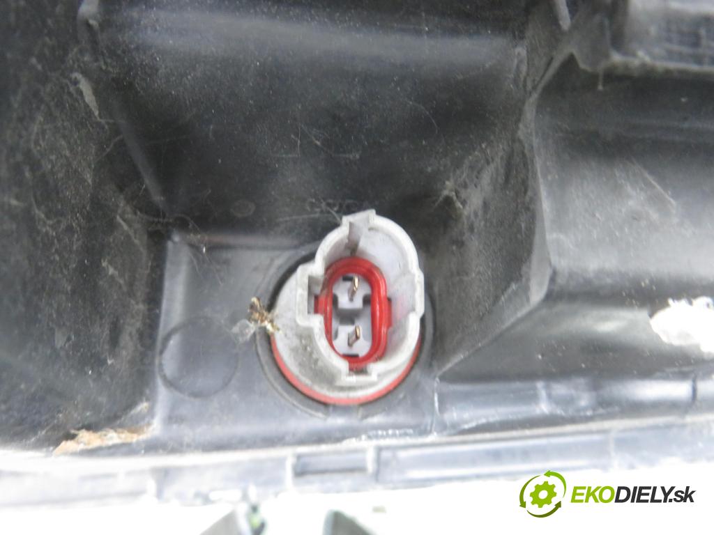 KIA SORENTO I (JC) SUV 2004 103,00 2.5 CRDi 140 - D4CB 2497,00 Svetlo PP