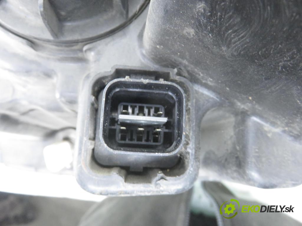 KIA SORENTO I (JC) SUV 2004 103,00 2.5 CRDi 140 - D4CB 2497,00 Svetlo PP