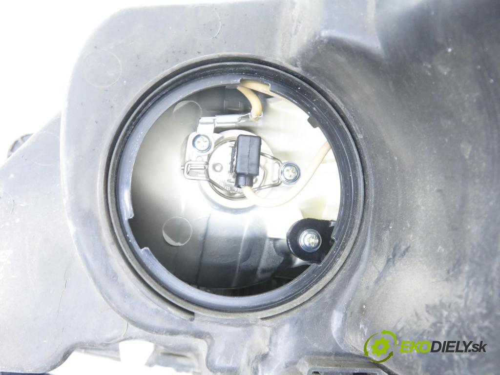 KIA SORENTO I (JC) SUV 2004 103,00 2.5 CRDi 140 - D4CB 2497,00 Svetlo PP