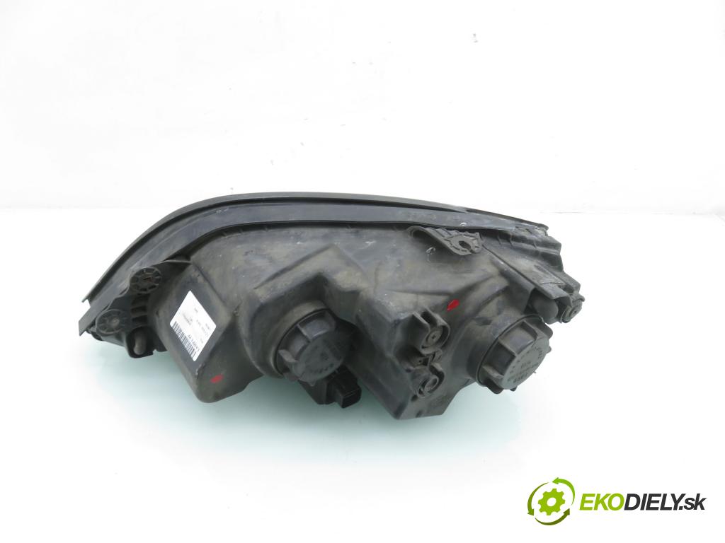 KIA SORENTO I (JC) SUV 2004 103,00 2.5 CRDi 140 - D4CB 2497,00 Svetlo PP