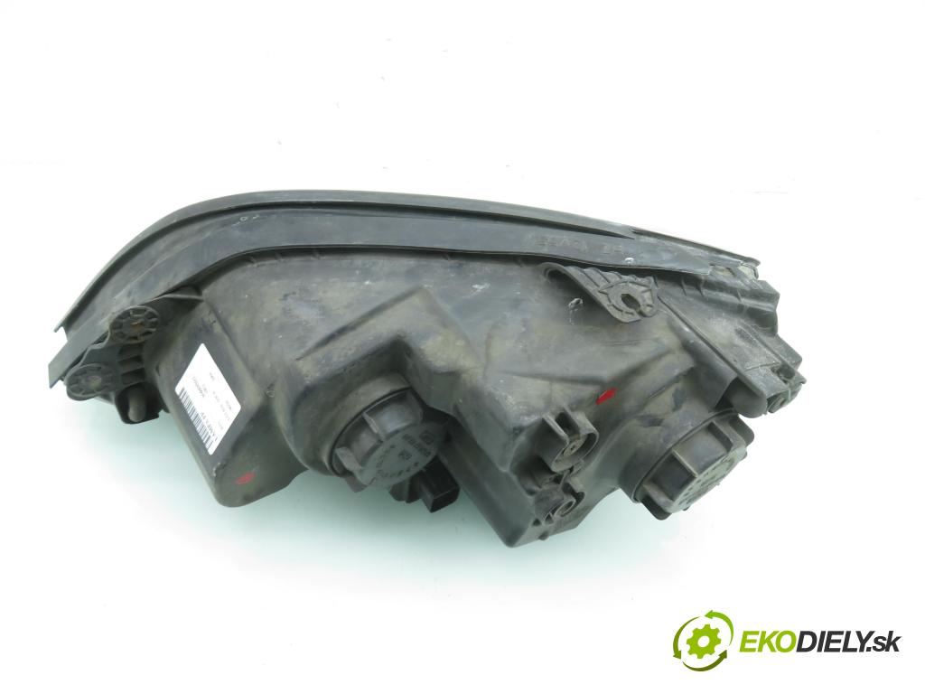 KIA SORENTO I (JC) SUV 2004 103,00 2.5 CRDi 140 - D4CB 2497,00 Svetlo PP