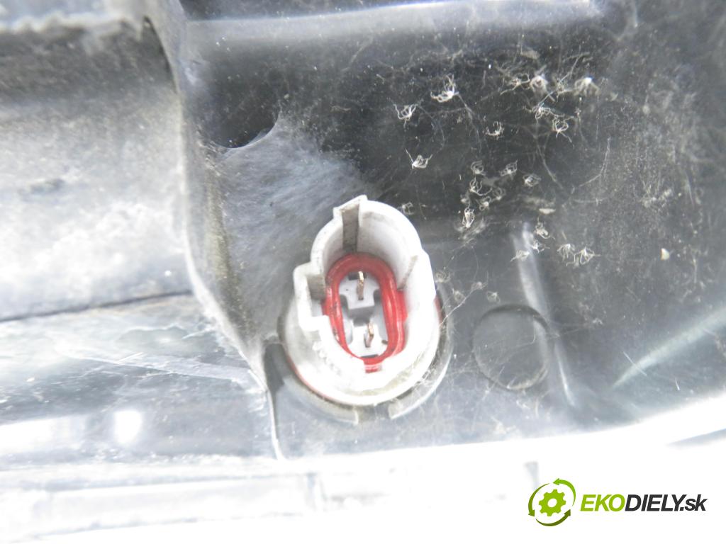 KIA SORENTO I (JC) SUV 2004 103,00 2.5 CRDi 140 - D4CB 2497,00 světlo LP