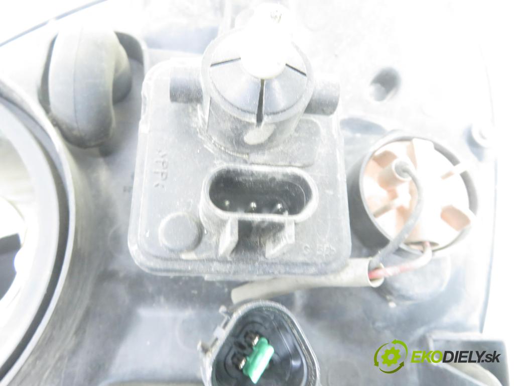HYUNDAI SANTA FÉ I (SM) SUV 2004 83,00 2.0 CRDi 4x4 113 - D4EA 1991,00 Svetlo PP