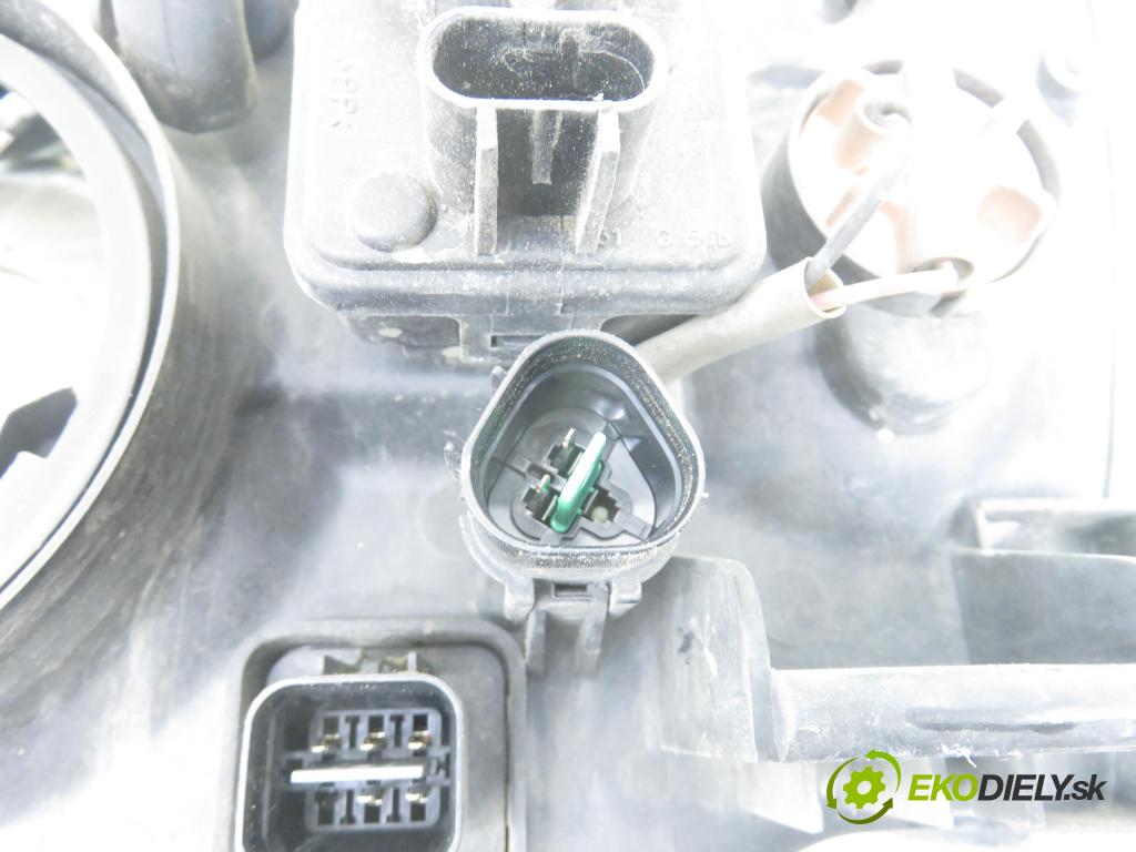 HYUNDAI SANTA FÉ I (SM) SUV 2004 83,00 2.0 CRDi 4x4 113 - D4EA 1991,00 Svetlo PP