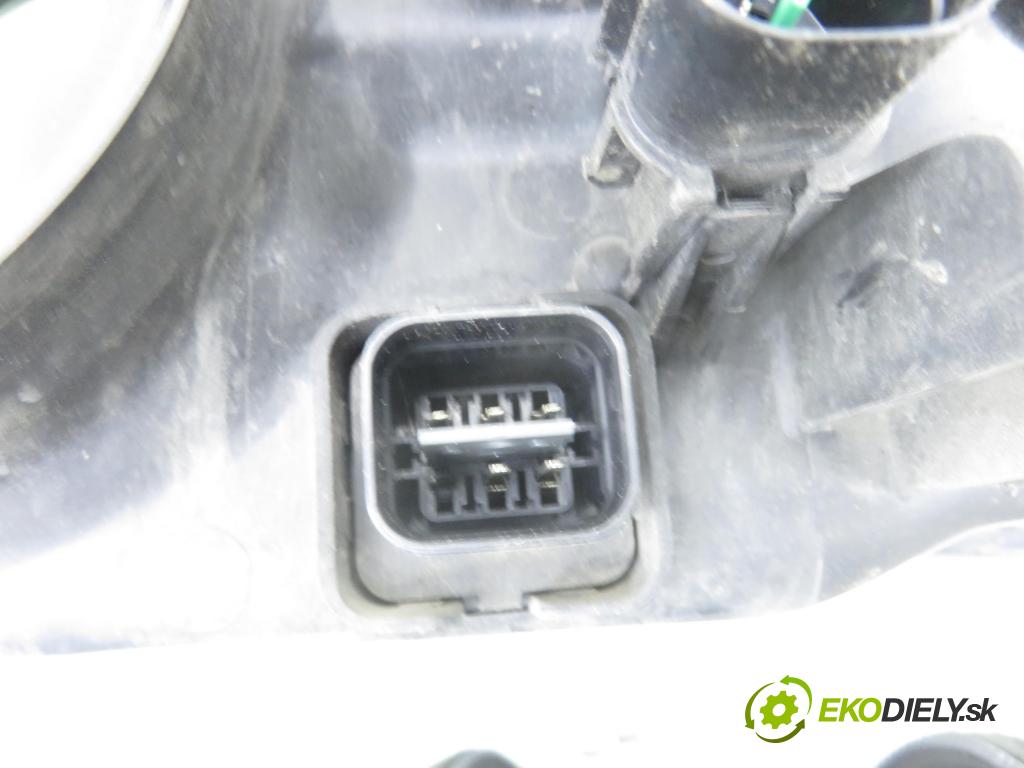 HYUNDAI SANTA FÉ I (SM) SUV 2004 83,00 2.0 CRDi 4x4 113 - D4EA 1991,00 Svetlo PP