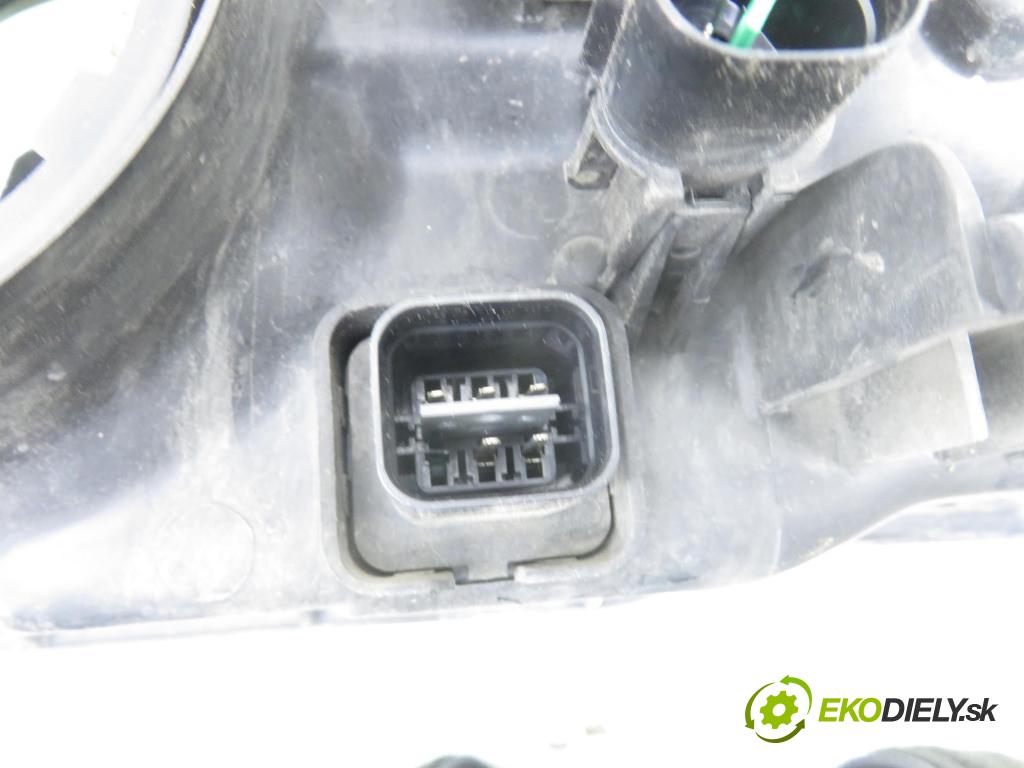 HYUNDAI SANTA FÉ I (SM) SUV 2004 83,00 2.0 CRDi 4x4 113 - D4EA 1991,00 Svetlo PP