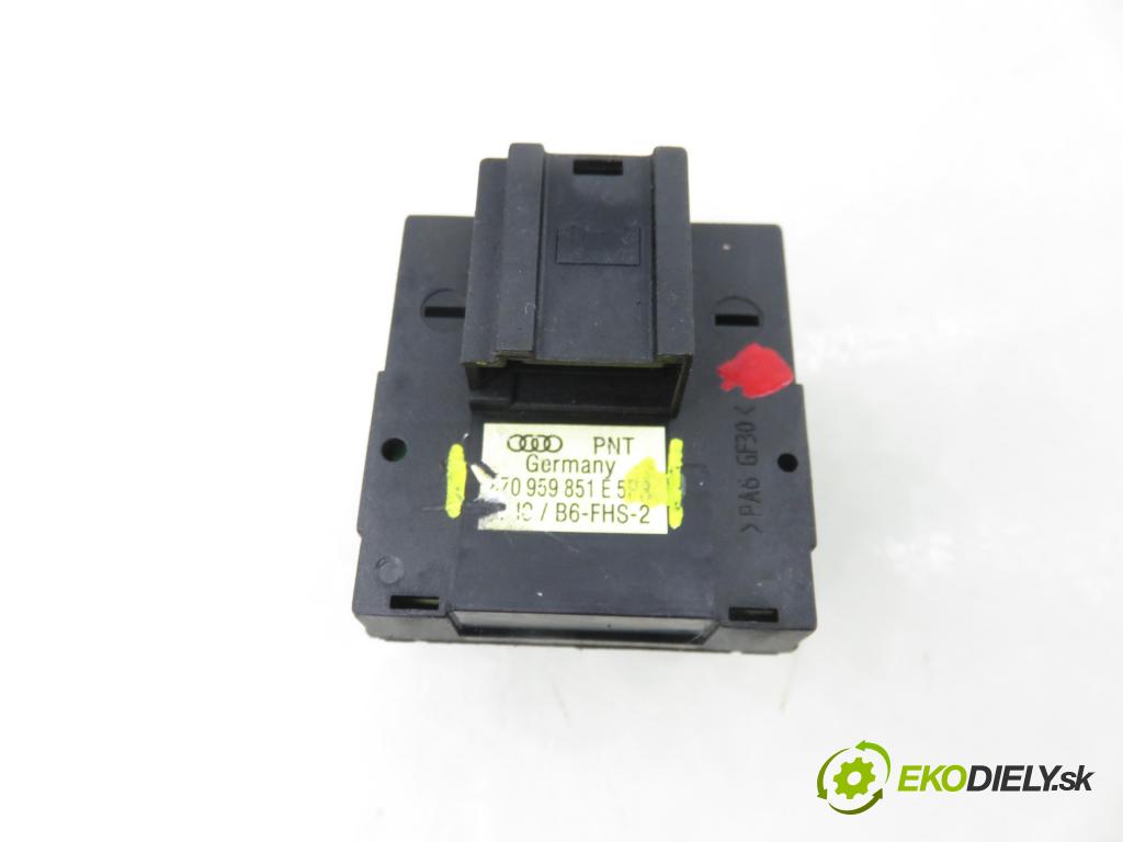 AUDI A3 (8P1) HB 2003 77,00 1.9 TDI PD 105 - BKC 1896,00 Panel ovládaní oken 8Z0959851E