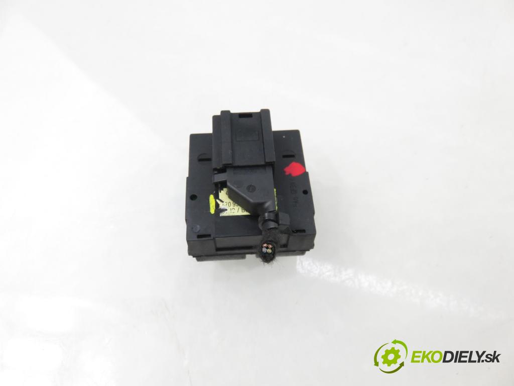 AUDI A3 (8P1) HB 2003 77,00 1.9 TDI PD 105 - BKC 1896,00 Panel ovládaní oken 8Z0959851E