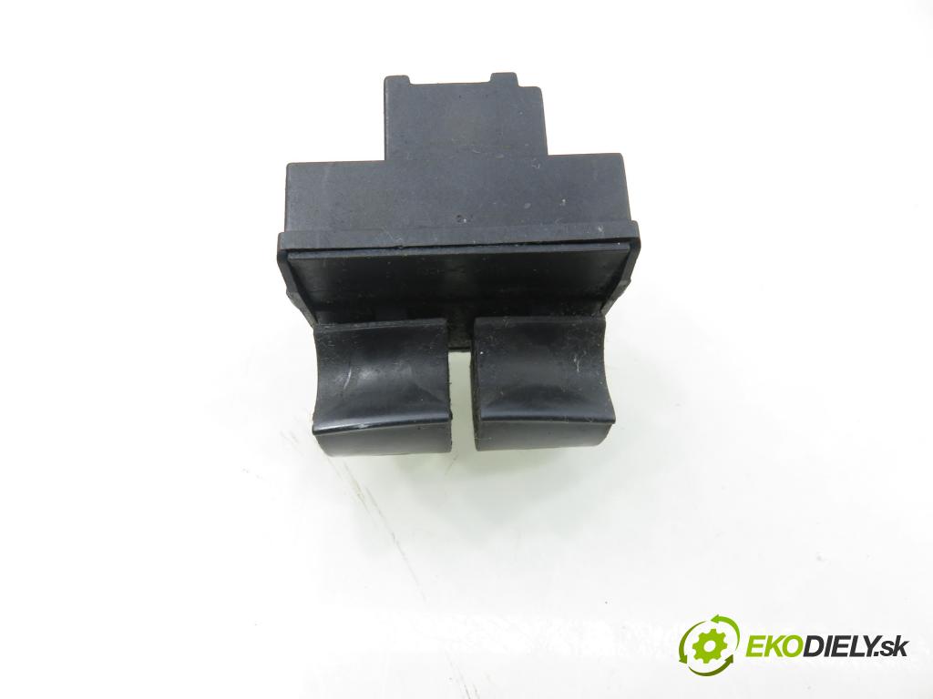 AUDI A3 (8P1) HB 2003 77,00 1.9 TDI PD 105 - BKC 1896,00 Panel ovládaní oken 8Z0959851E