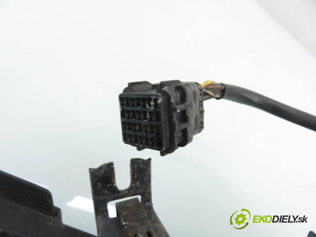 FORD MONDEO III (B5Y) LIFTBACK 2007 96,00 2.0 TDCi - FMBA 1998,00 Svetlo LP 1S7113006UF