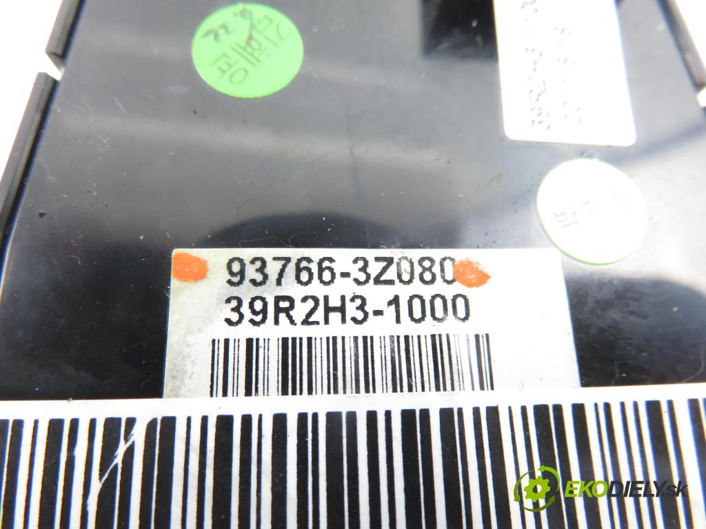 HYUNDAI i40 CW (VF) KOMBI 2012 100,00 1.7 CRDi 136 - D4FD 1685,00 vypínač brzdy MANUÁLNY: 937663Z080