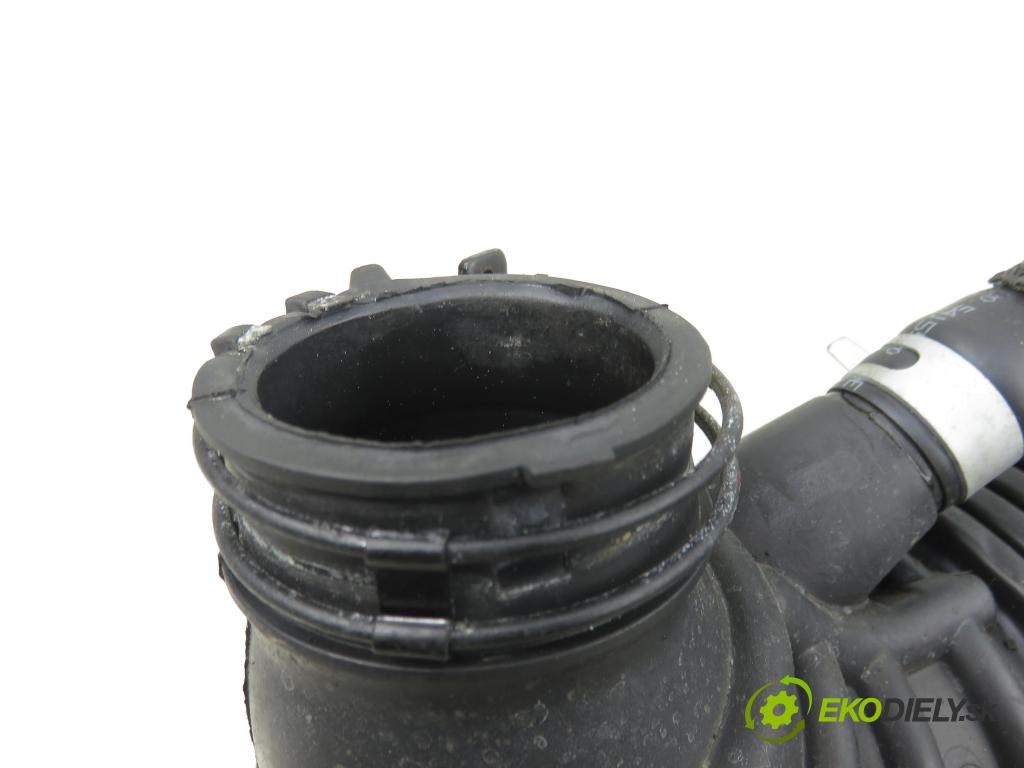 HYUNDAI i40 CW (VF) KOMBI 2012 100,00 1.7 CRDi 136 - D4FD 1685,00 Rúra prívodu vzduchu 281303Z300 ; 281383Z300