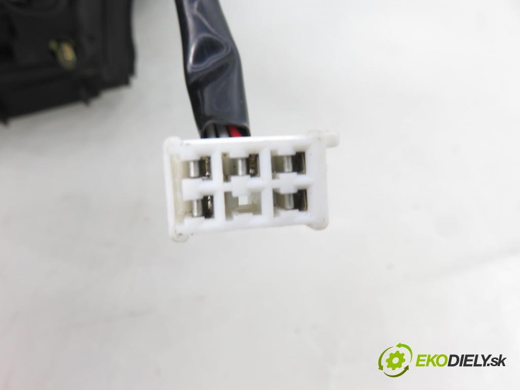 TOYOTA COROLLA kombi (_E12_) KOMBI 2004 66,00 2.0 D-4D (CDE120_) - 1CD-FTV 1995,00 Spätné zrkadlo