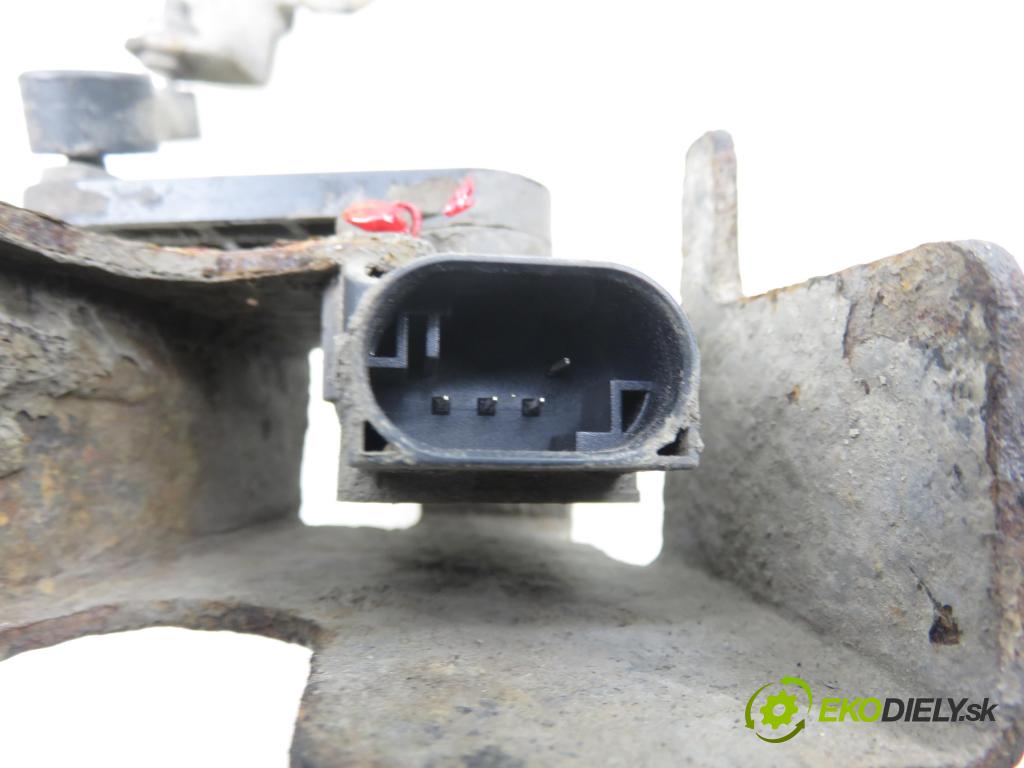 HYUNDAI i40 CW (VF) KOMBI 2012 100,00 1.7 CRDi 136 - D4FD 1685,00 snímač polohy XENON 921903Z000