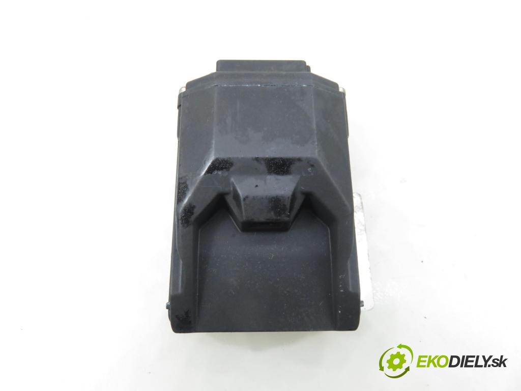 HYUNDAI i40 CW (VF) KOMBI 2012 100,00 1.7 CRDi 136 - D4FD 1685,00 KAMERA 958953Z000 ; 225664115