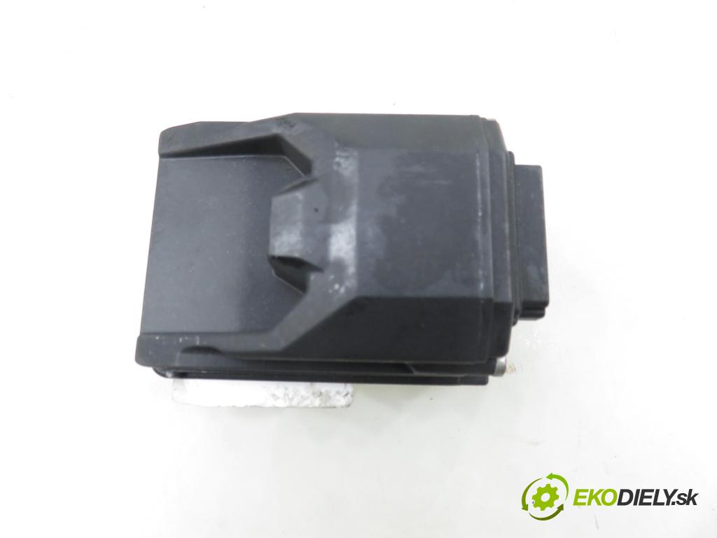 HYUNDAI i40 CW (VF) KOMBI 2012 100,00 1.7 CRDi 136 - D4FD 1685,00 KAMERA 958953Z000 ; 225664115