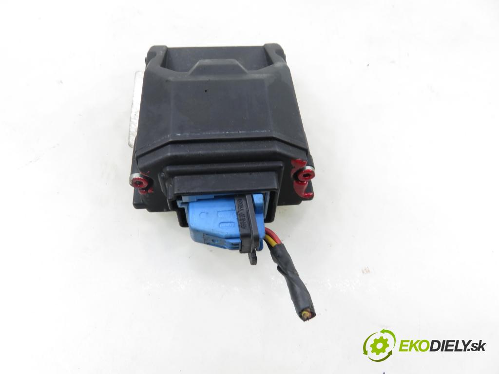 HYUNDAI i40 CW (VF) KOMBI 2012 100,00 1.7 CRDi 136 - D4FD 1685,00 KAMERA 958953Z000 ; 225664115