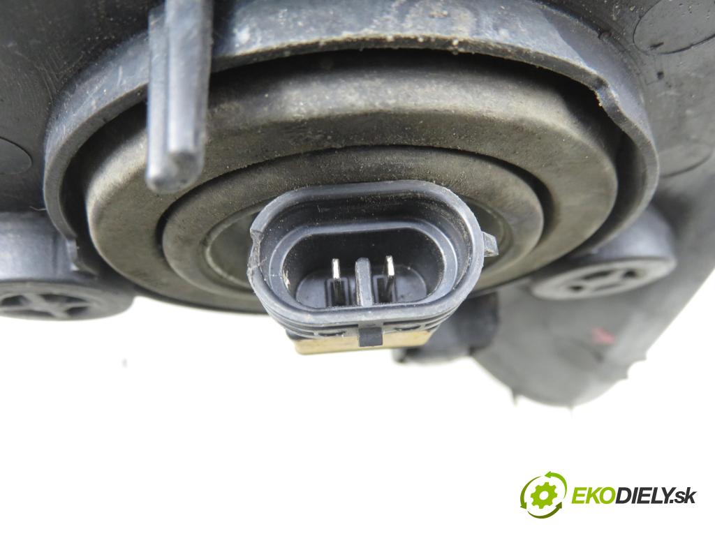 HYUNDAI i40 CW (VF) KOMBI 2012 100,00 1.7 CRDi 136 - D4FD 1685,00 Hmlové svetlo, hmlovka L 922013Z010