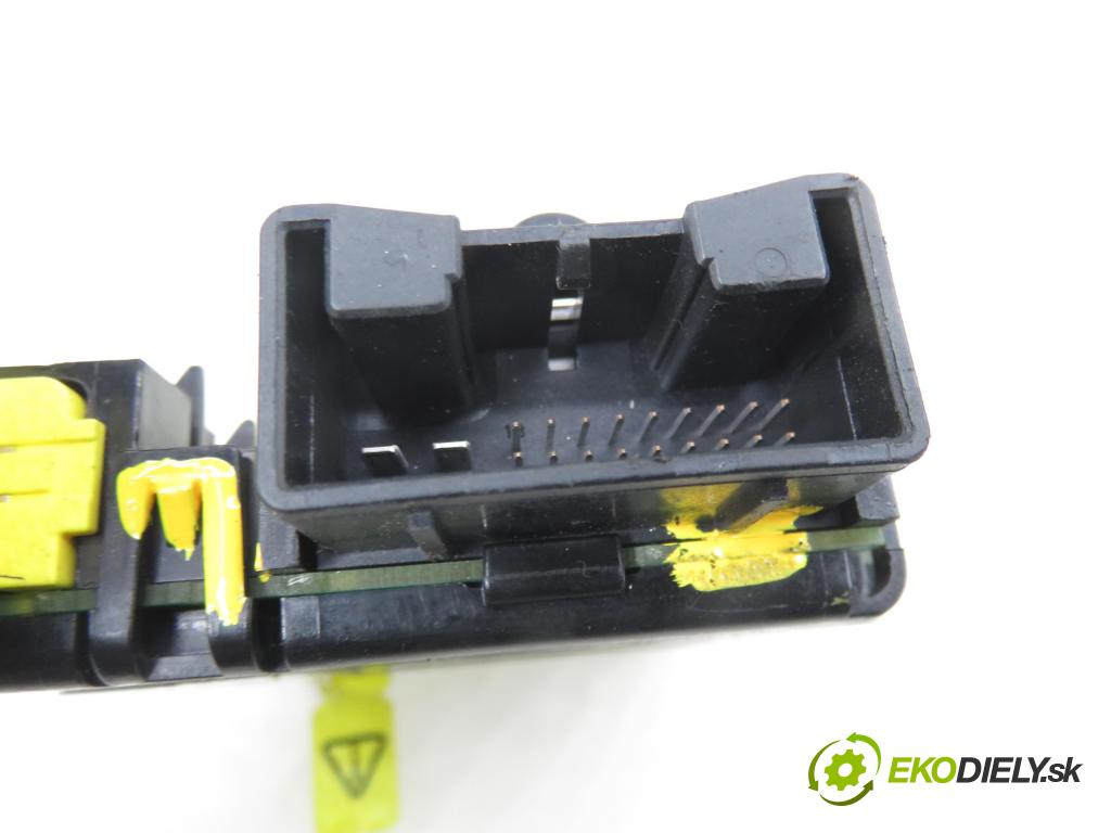 AUDI A3 (8P1) HB 2003 77,00 1.9 TDI PD 105 - BKC 1896,00 Snímač KATA ABSTRAKTNÍ: 8P0953549F