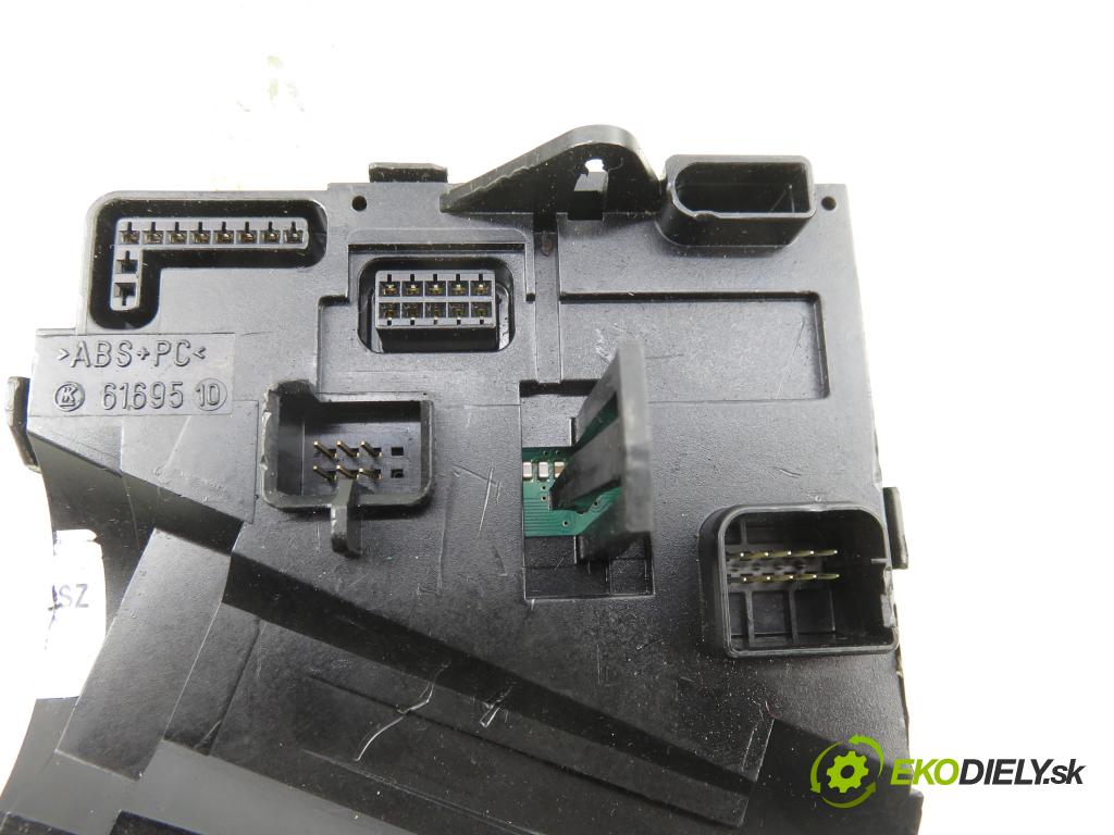 AUDI A3 (8P1) HB 2003 77,00 1.9 TDI PD 105 - BKC 1896,00 Snímač KATA ABSTRAKTNÍ: 8P0953549F