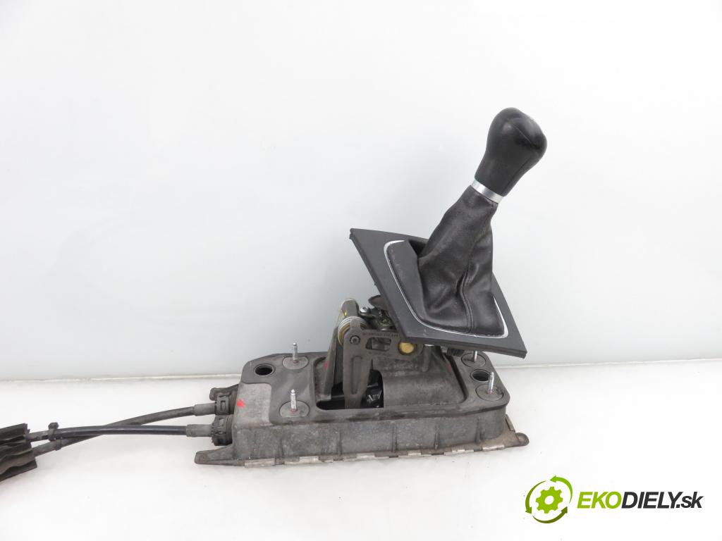 AUDI A3 (8P1) HB 2003 77,00 1.9 TDI PD 105 - BKC 1896,00 ZVEDÁK: 1K0711049AJ