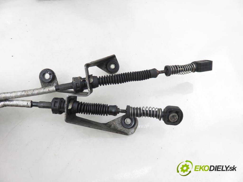 AUDI A3 (8P1) HB 2003 77,00 1.9 TDI PD 105 - BKC 1896,00 ZVEDÁK: 1K0711049AJ