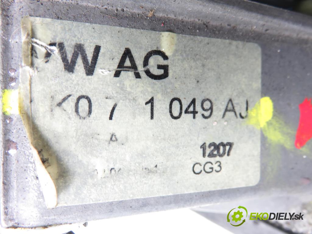 AUDI A3 (8P1) HB 2003 77,00 1.9 TDI PD 105 - BKC 1896,00 ZVEDÁK: 1K0711049AJ