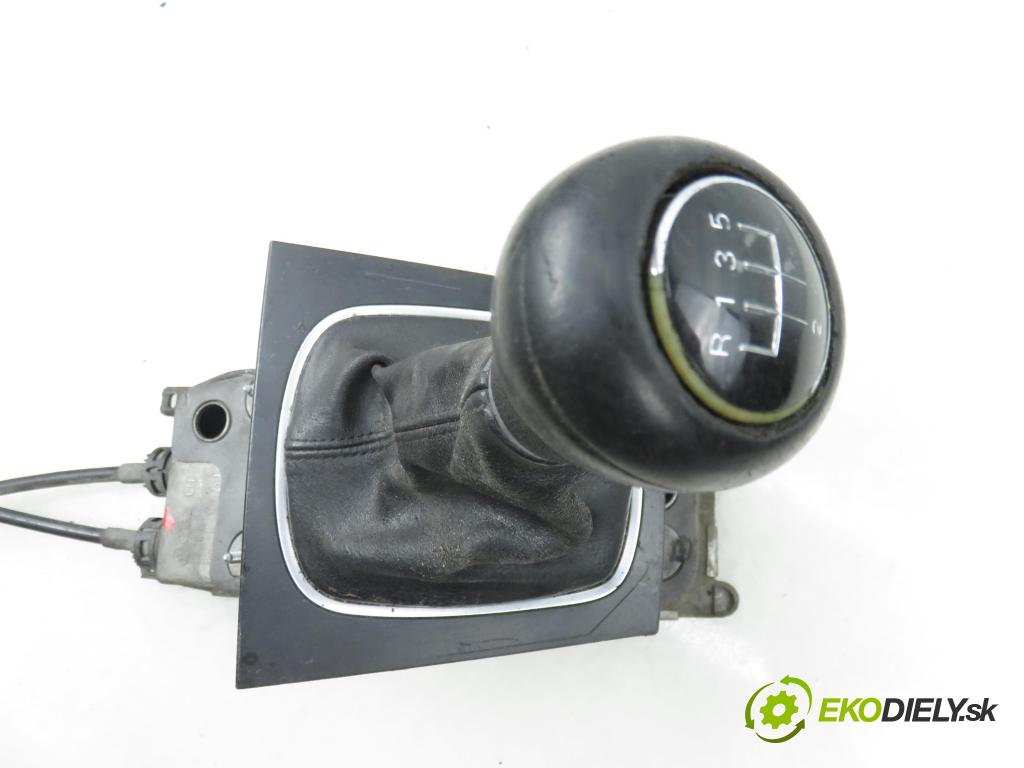 AUDI A3 (8P1) HB 2003 77,00 1.9 TDI PD 105 - BKC 1896,00 ZVEDÁK: 1K0711049AJ