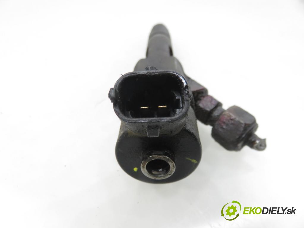 RENAULT TRAFIC II Skrzynia (FL) FURGON 2002 74,00 1.9 dCi - F9Q 760 1870,00 vstrekovač 0445110021 ; 7700111014 (Vstrekovač paliva)