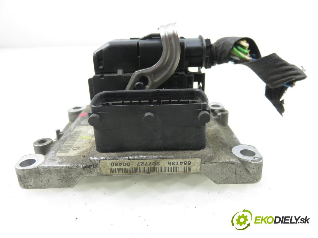 ALFA ROMEO 147 (937_) HB 2006 77,00 1.6 16V T.SPARK ECO 105 - AR 37203 1598,00 Riadiaca jednotka Motor 00552049900 ; 0261207727