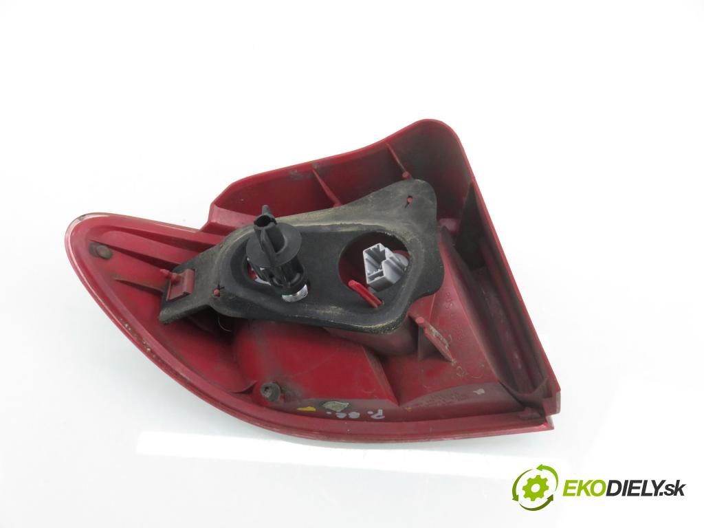 MAZDA 2 (DY) HB 2004 59,00 1.4 - FXJA 1388,00 Svetlo pravé zadné 3M7113404AM