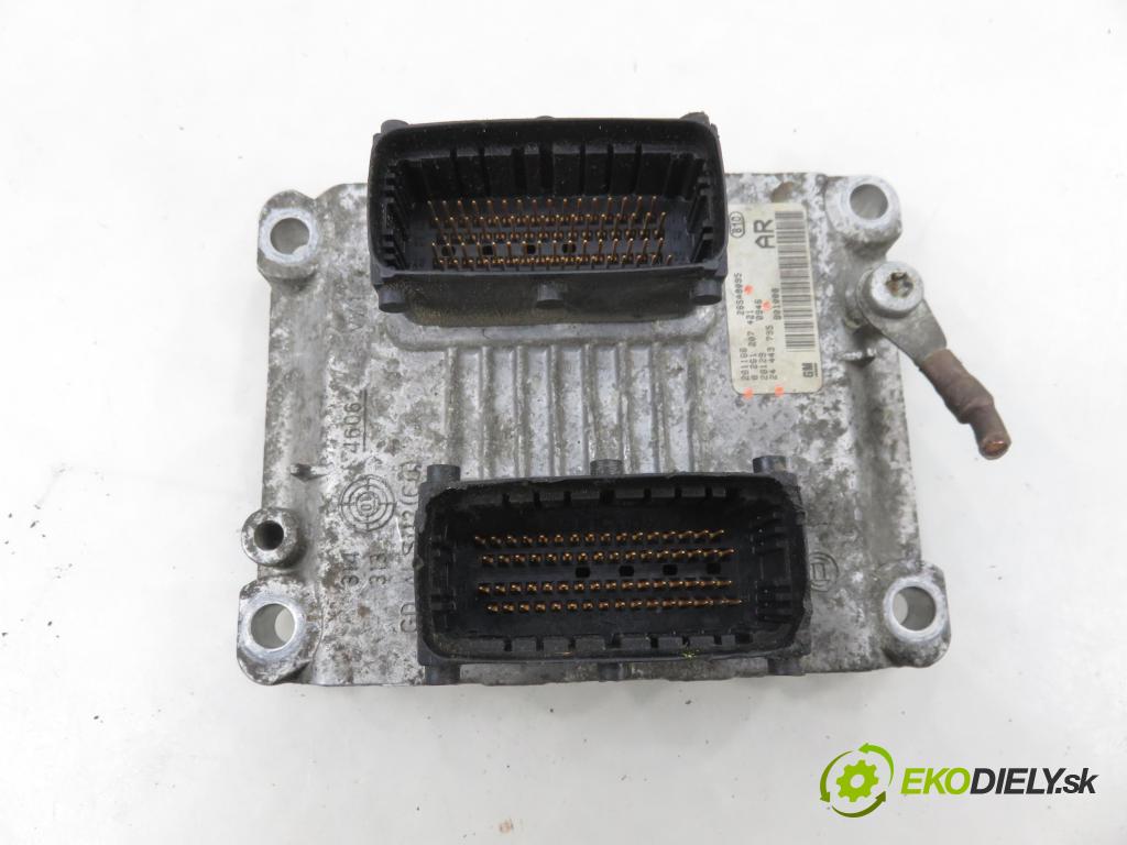 OPEL CORSA C (X01) HB 2002 43,00 1.0 12V 58 - Z 10 XE 973,00 řídící jednotka motora 24443795 ; 0261207421