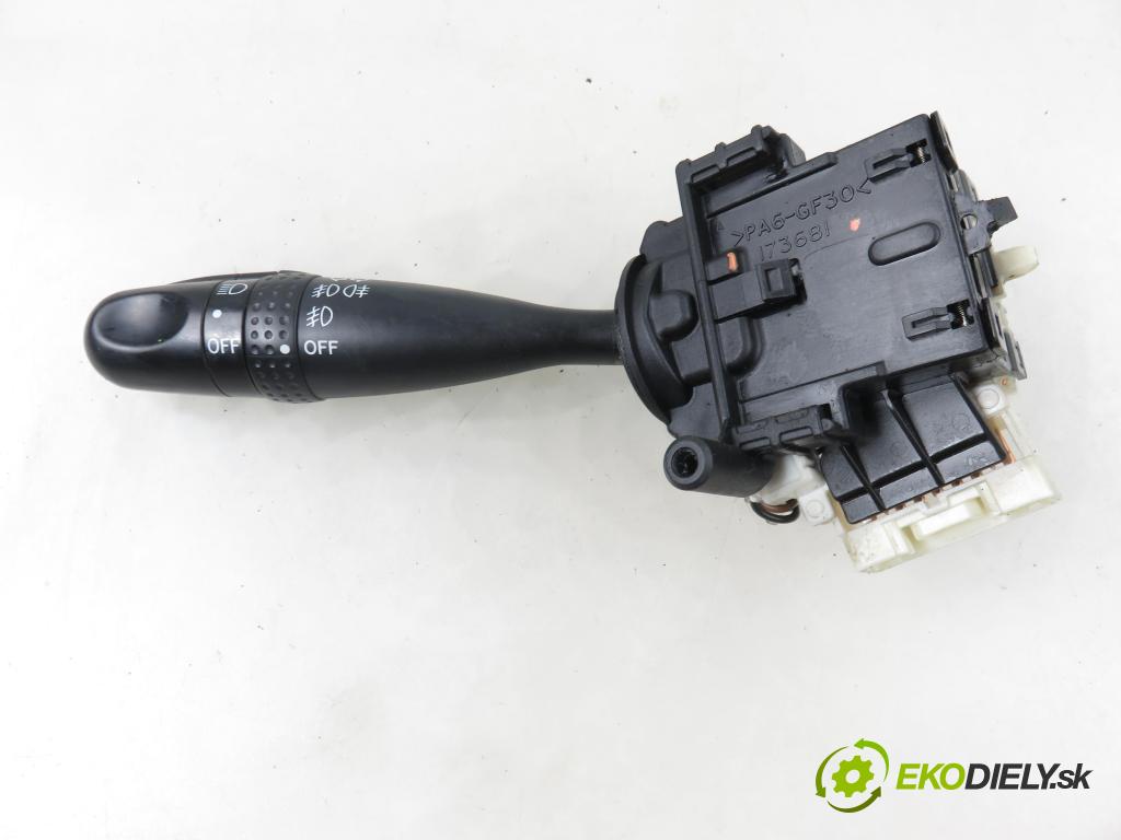 TOYOTA YARIS (_P1_) HB 2004 55,00 1.4 D-4D (NLP10_) - 1ND-TV 1364,00 / páčka ľavá strana 173681