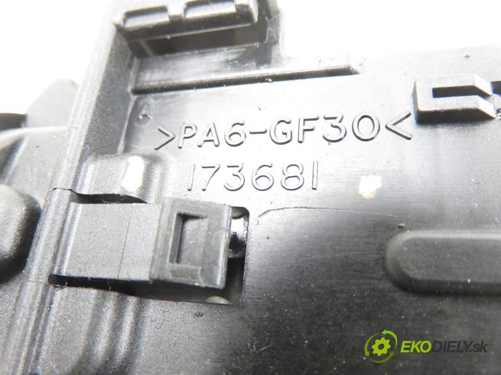 TOYOTA YARIS (_P1_) HB 2004 55,00 1.4 D-4D (NLP10_) - 1ND-TV 1364,00 / ŘAZENÍ / levá strana 173681