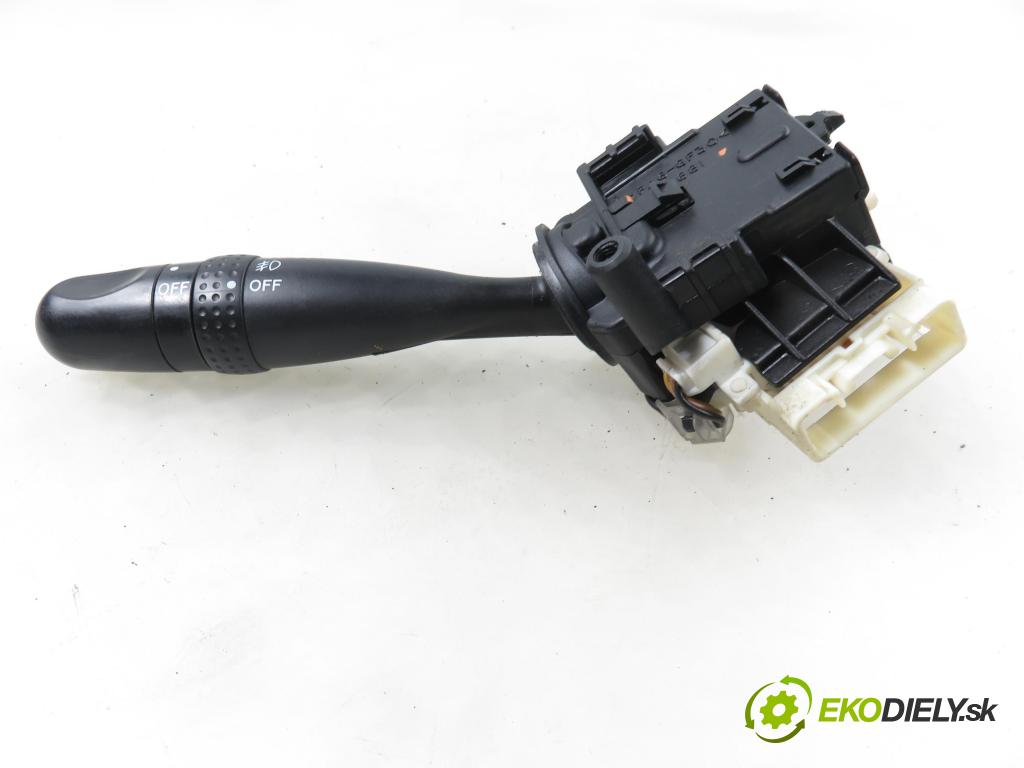 TOYOTA YARIS (_P1_) HB 2004 55,00 1.4 D-4D (NLP10_) - 1ND-TV 1364,00 / ŘAZENÍ / levá strana 173681